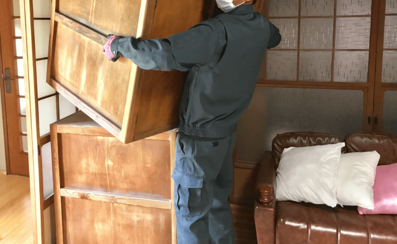 遺品整理の作業写真