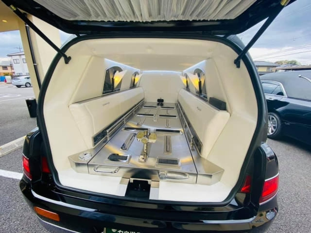 霊柩車（寝台車）写真