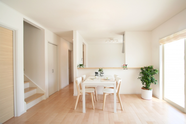 戸建てのリビングの写真